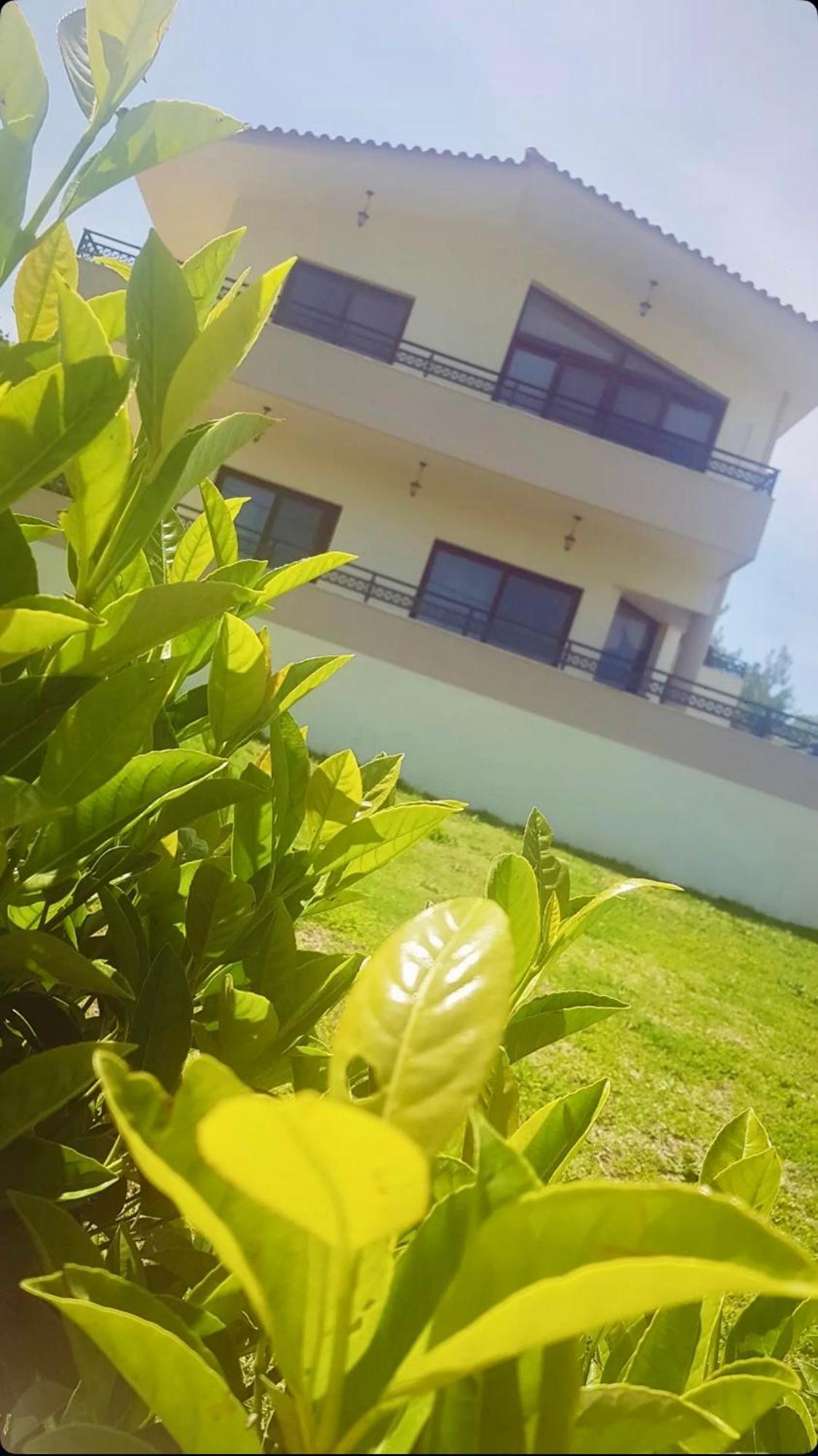 Villa Nostra- Cars Included